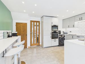 Kitchen Breakfast Bar- click for photo gallery